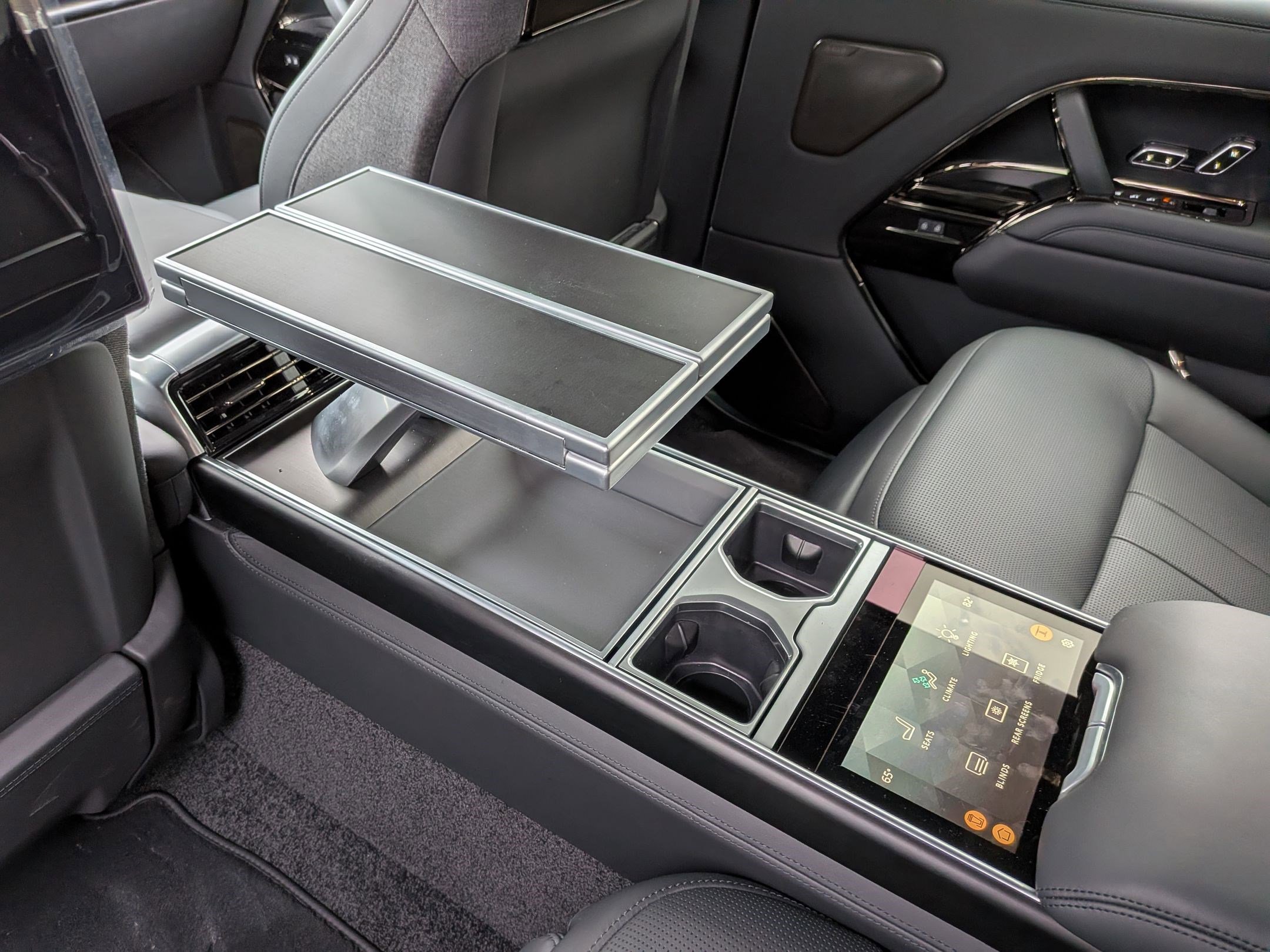 2025 Land Rover Range Rover SV