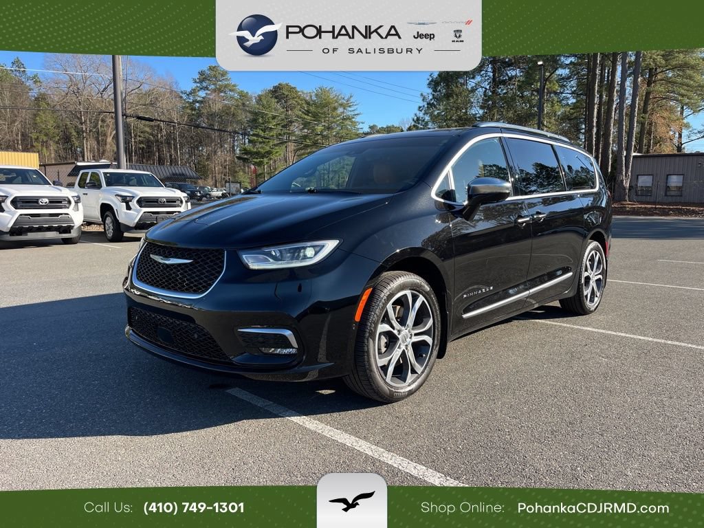 Used 2024 Chrysler Pacifica Pinnacle w/ Trailer Tow Group