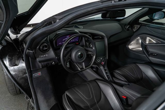 Used 2018 McLaren 720S Luxury photo 16
