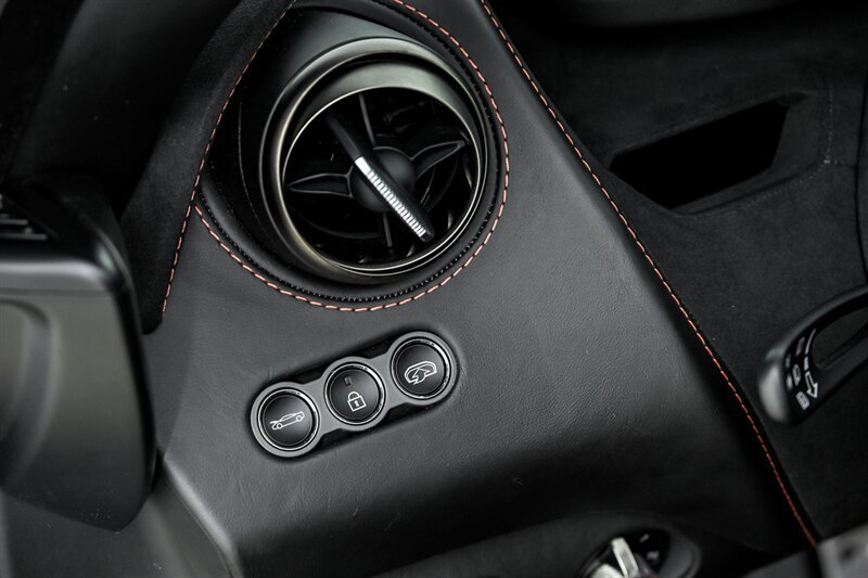 Used 2018 McLaren 720S photo 20