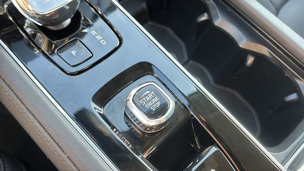 2025 Volvo Xc90 B6 Plus