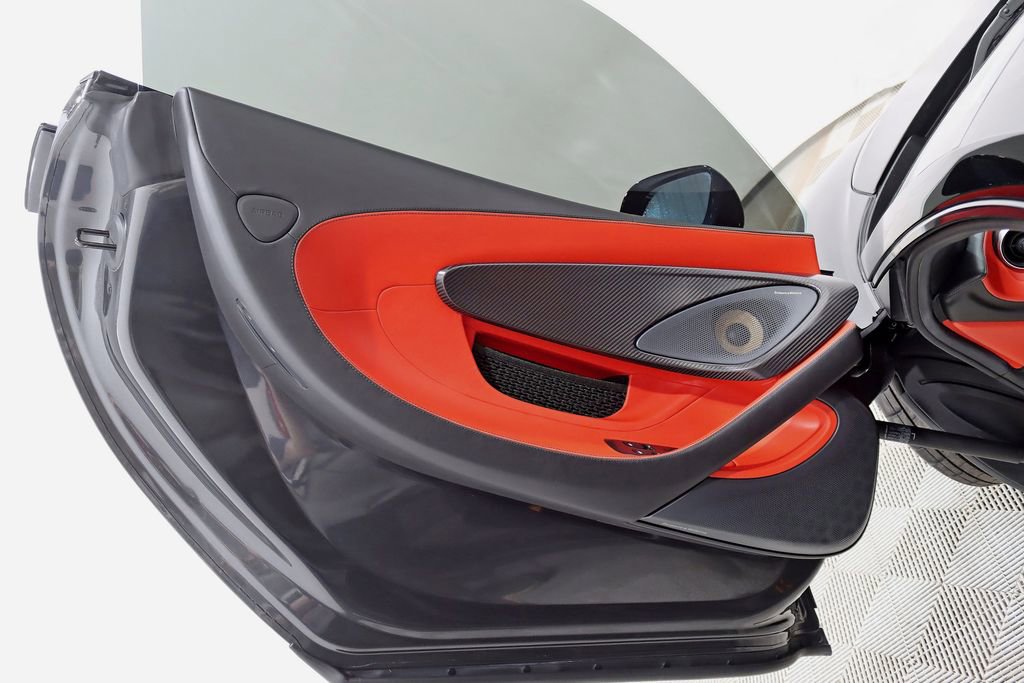 Used 2019 McLaren 600LT photo 35