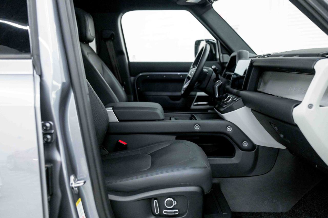 2023 Land Rover Defender 130 SE