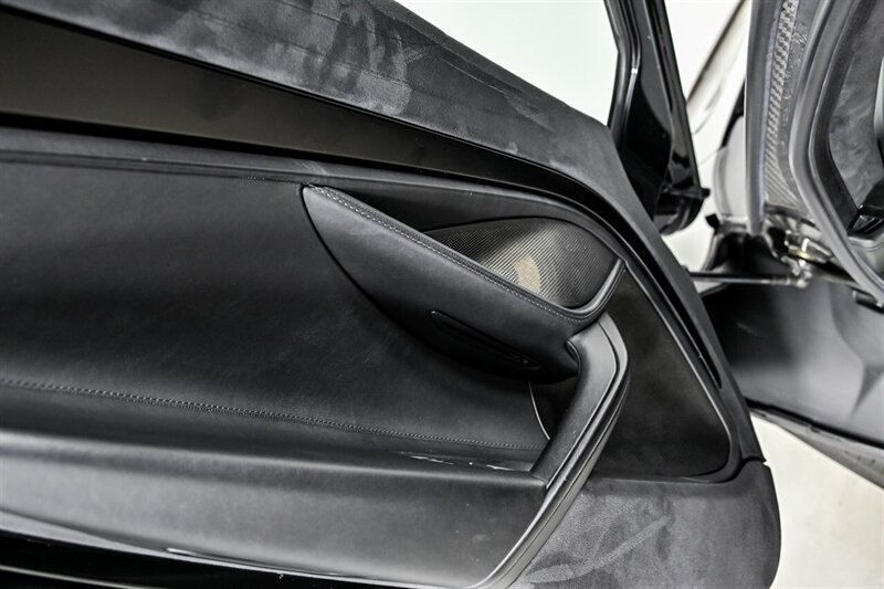 Used 2019 McLaren 720S Performance photo 16
