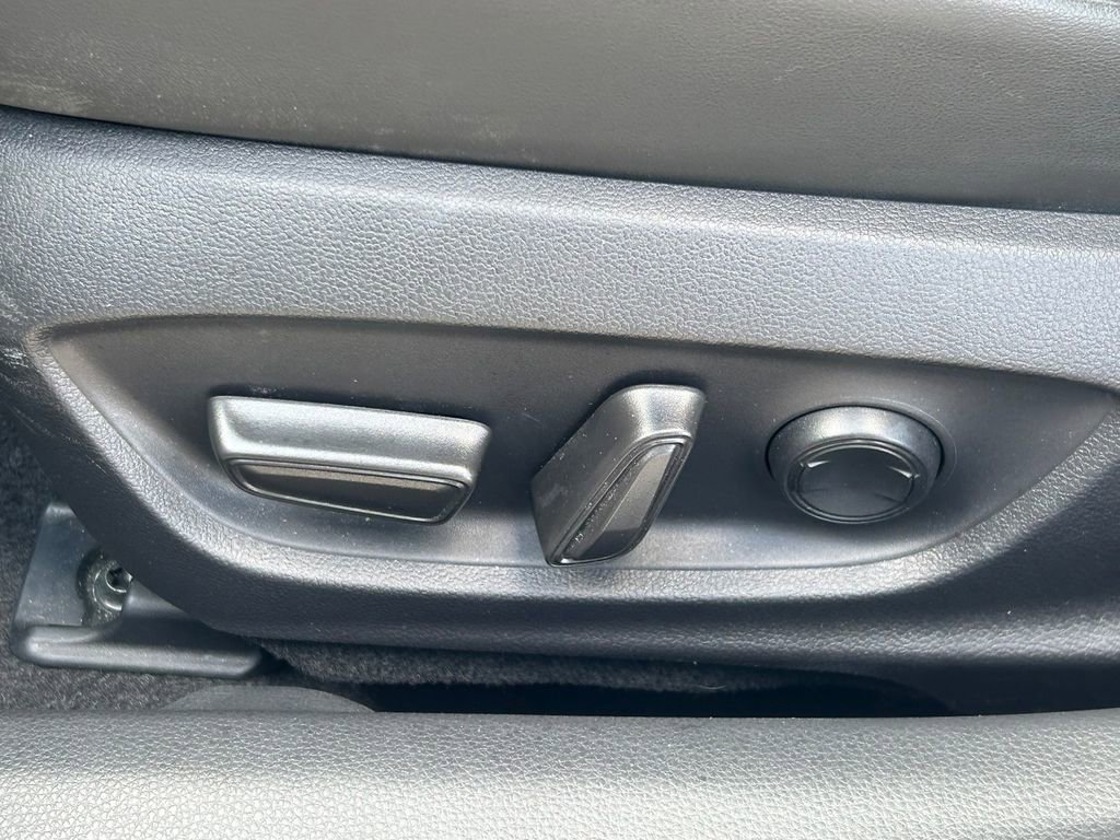 2025 Toyota Prius XLE