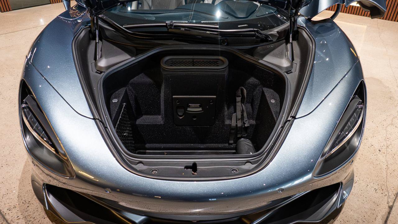 Used 2018 McLaren 720S Luxury photo 31