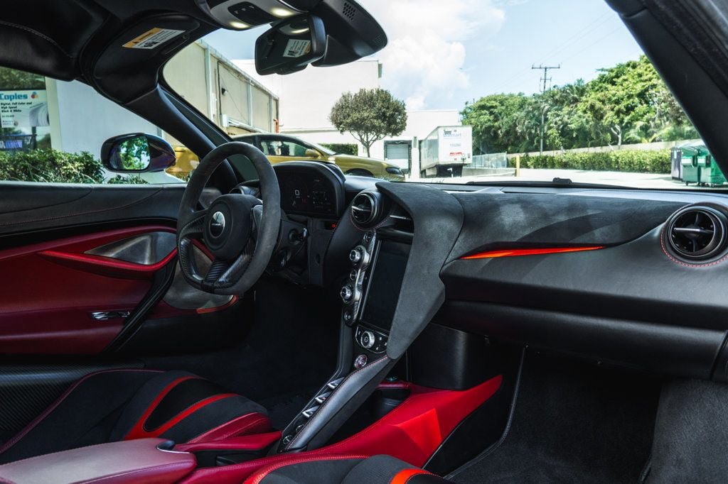 Used 2018 McLaren 720S Performance photo 22
