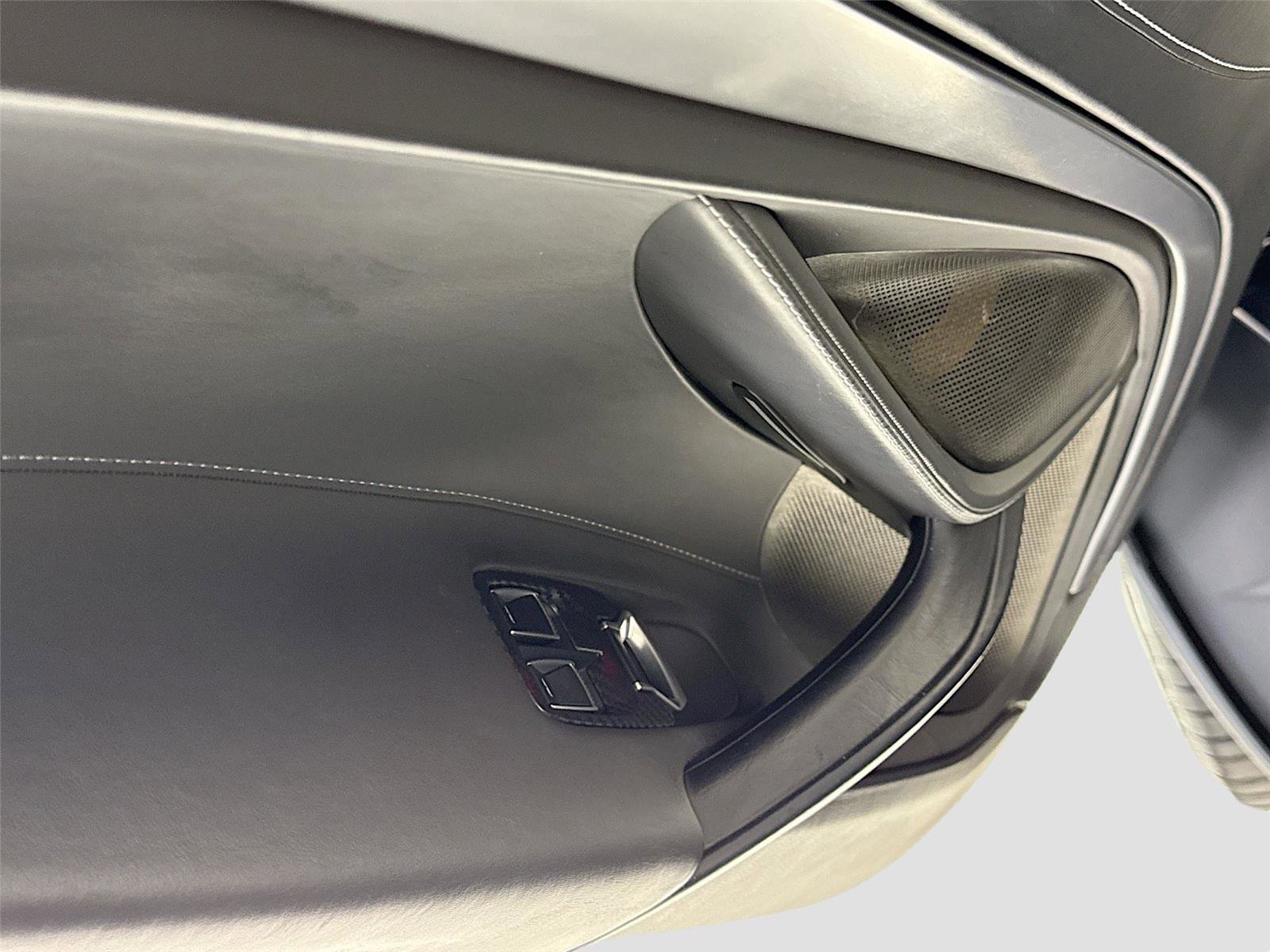 Used 2019 McLaren 720S photo 12