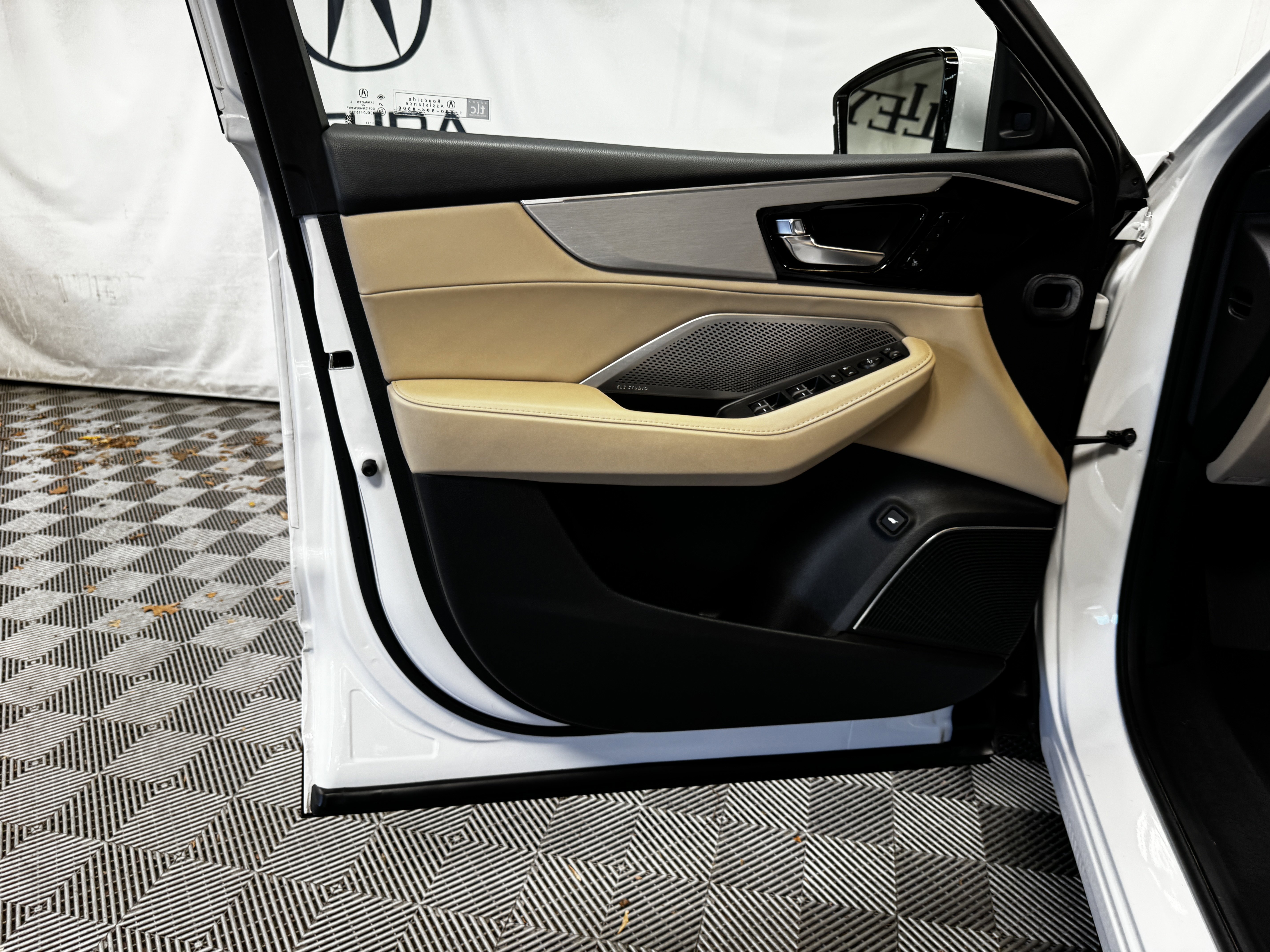 2023 Acura MDX FWD w/ Technology Package