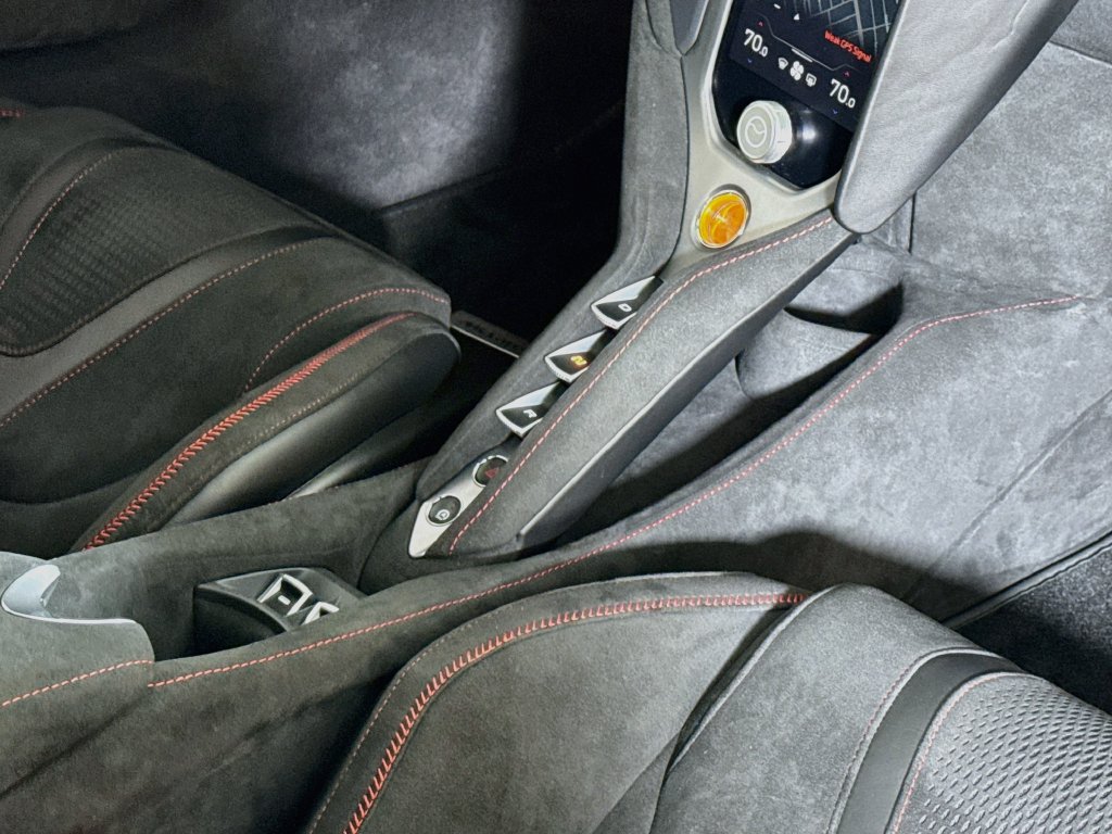 Used 2026 McLaren 750S Spider photo 18