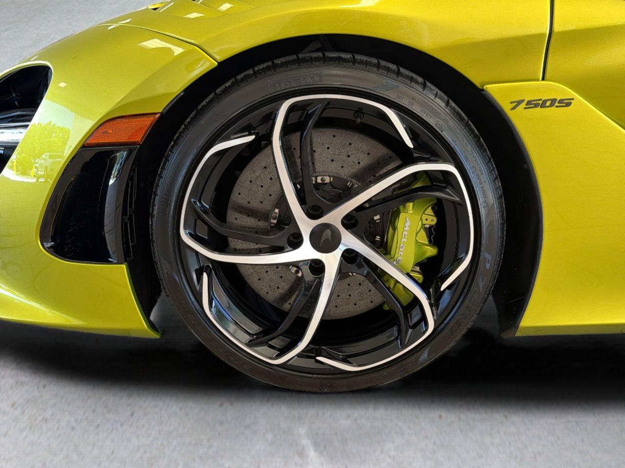 Used 2025 McLaren 750S Spider photo 18