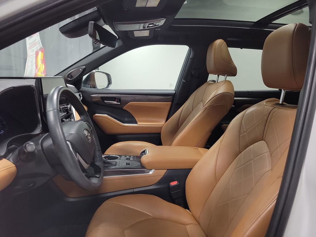 2023 Toyota Highlander Platinum