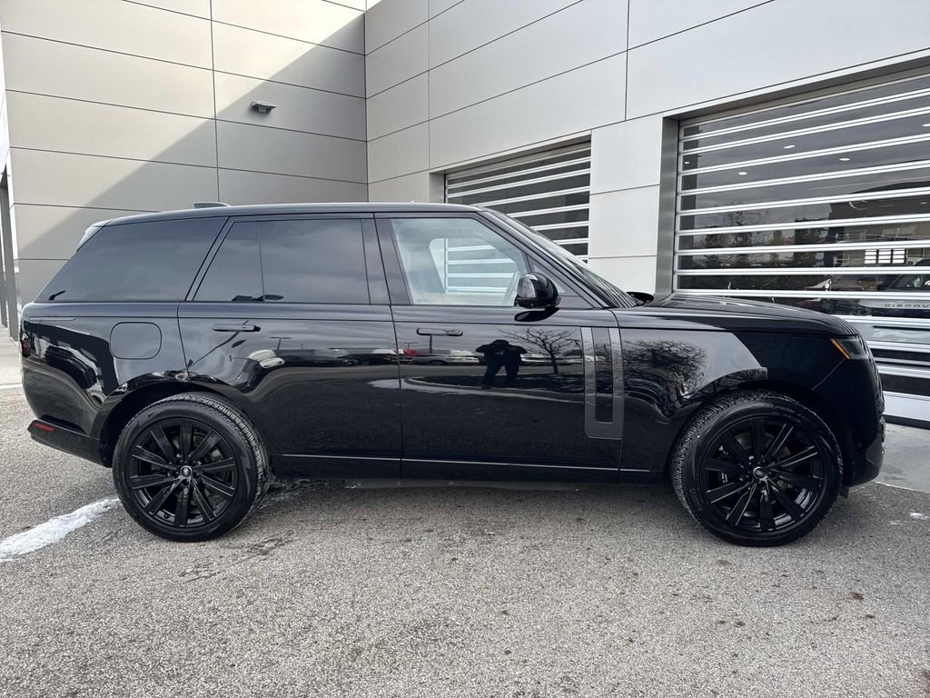 2025 Land Rover Range Rover SE