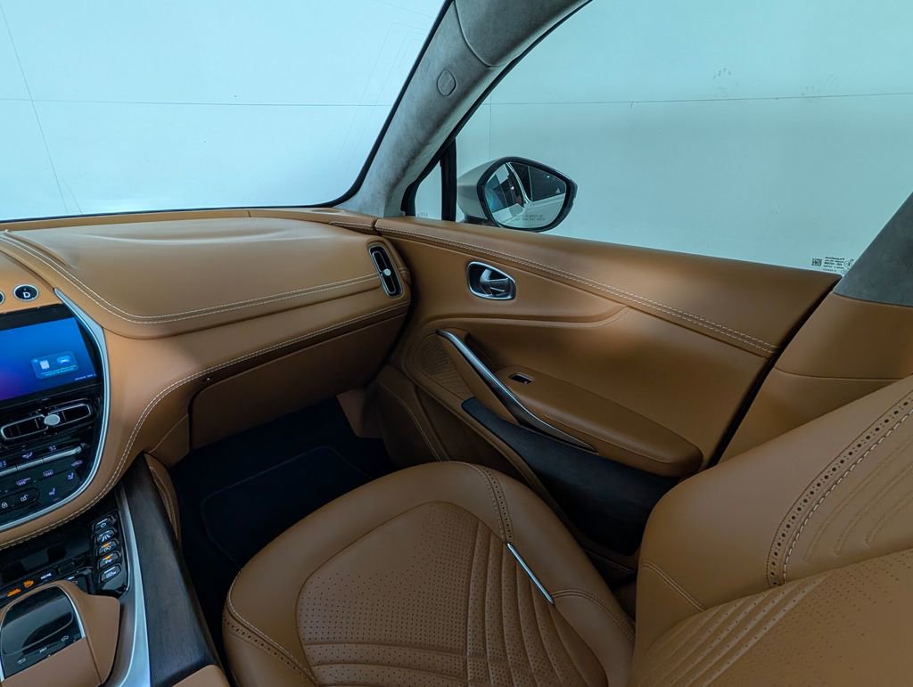 2021 Aston Martin DBX