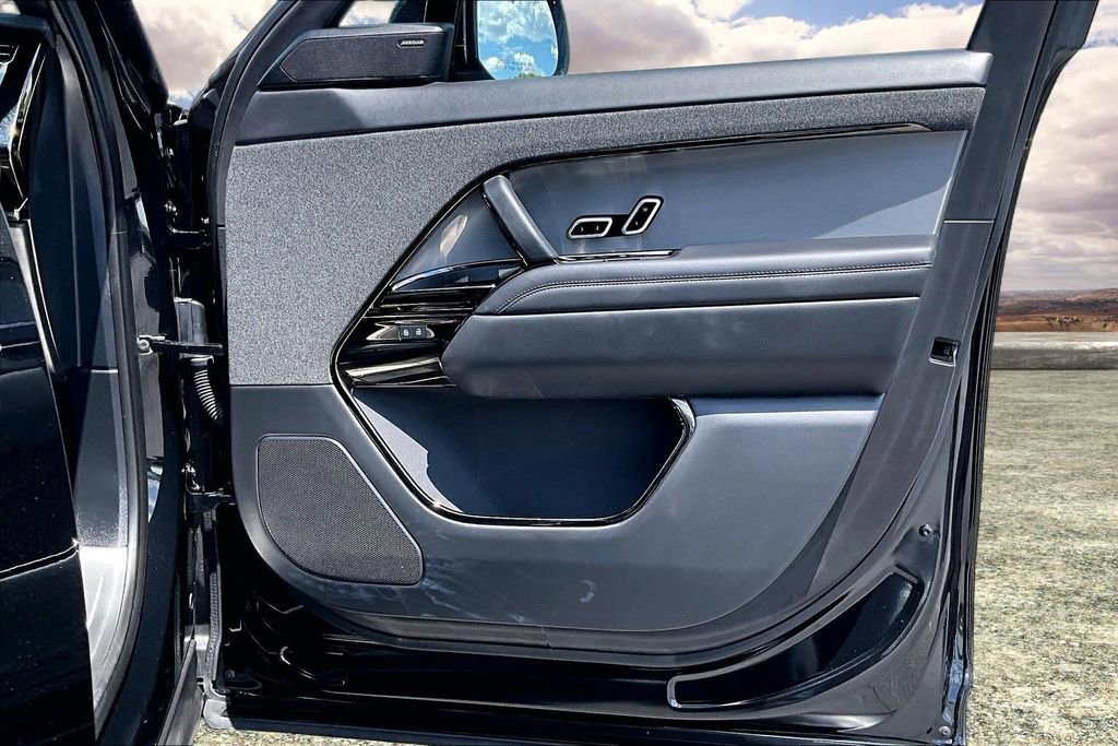 2025 Land Rover Range Rover Sport SE