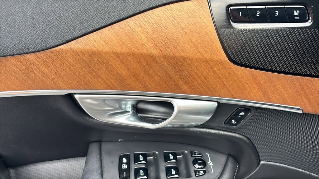 2023 Volvo Xc90 B6 Plus