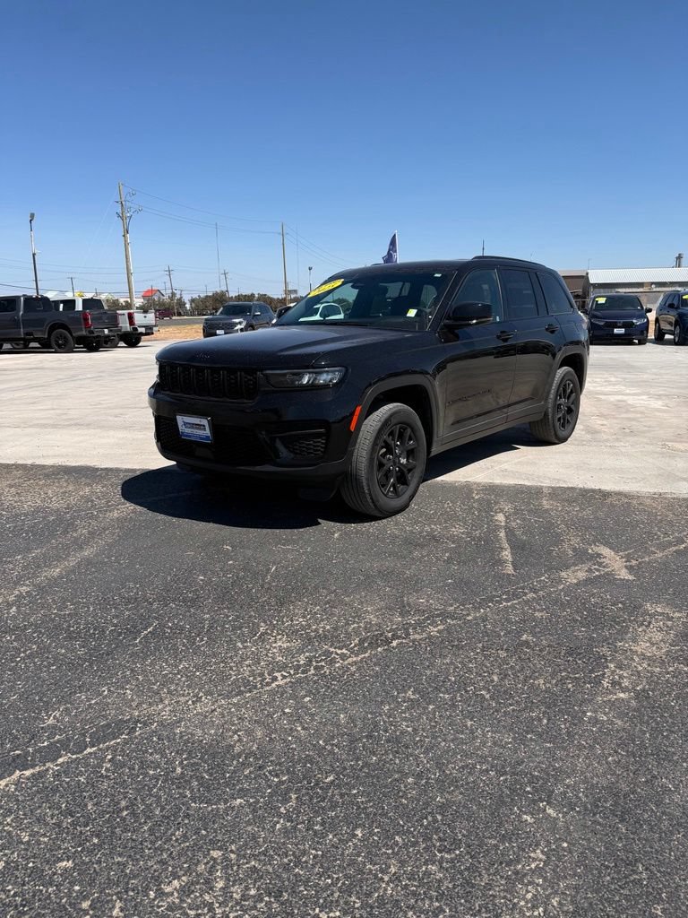Used 2025 Jeep Grand Cherokee Altitude