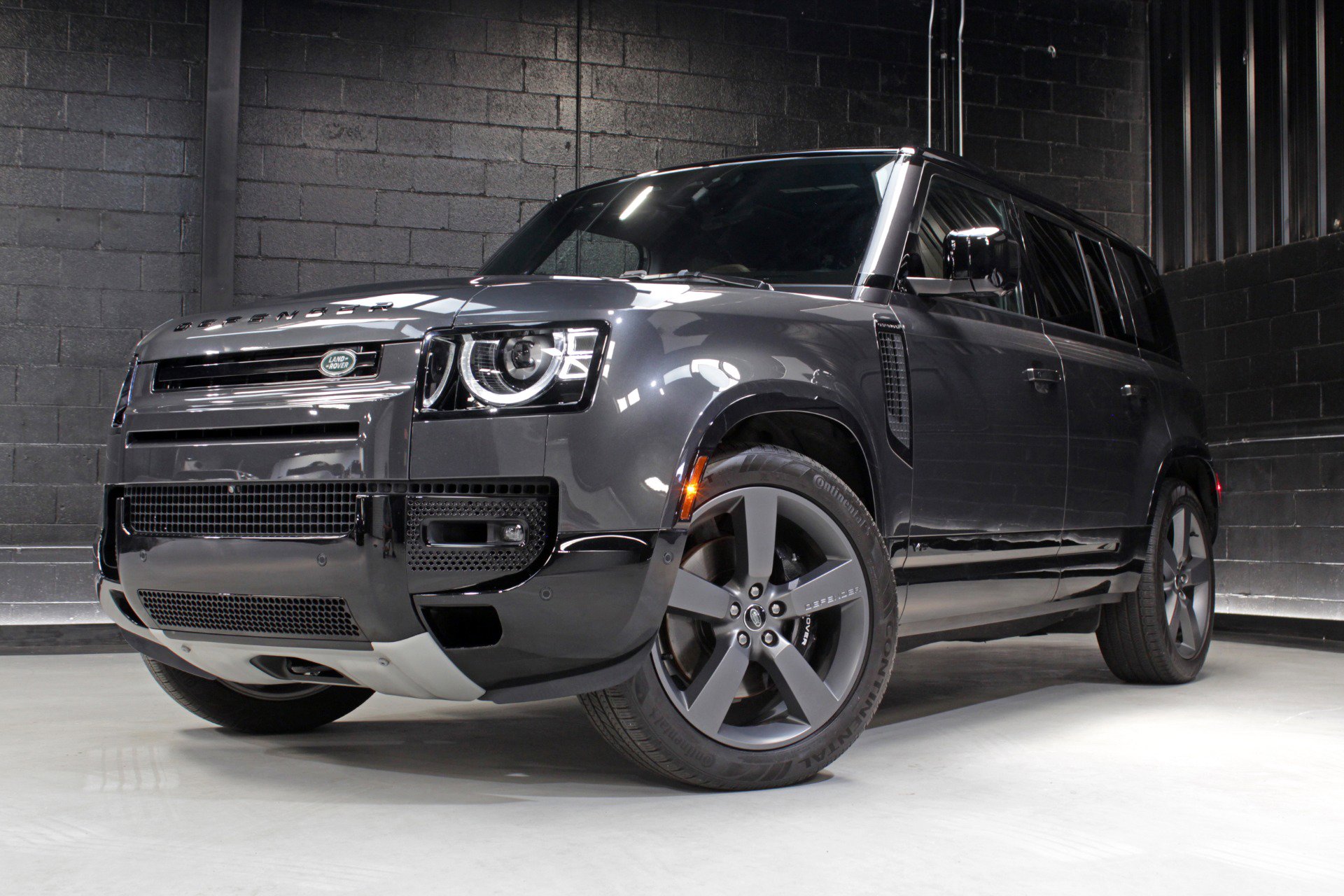 2025 Land Rover Defender 110 V8