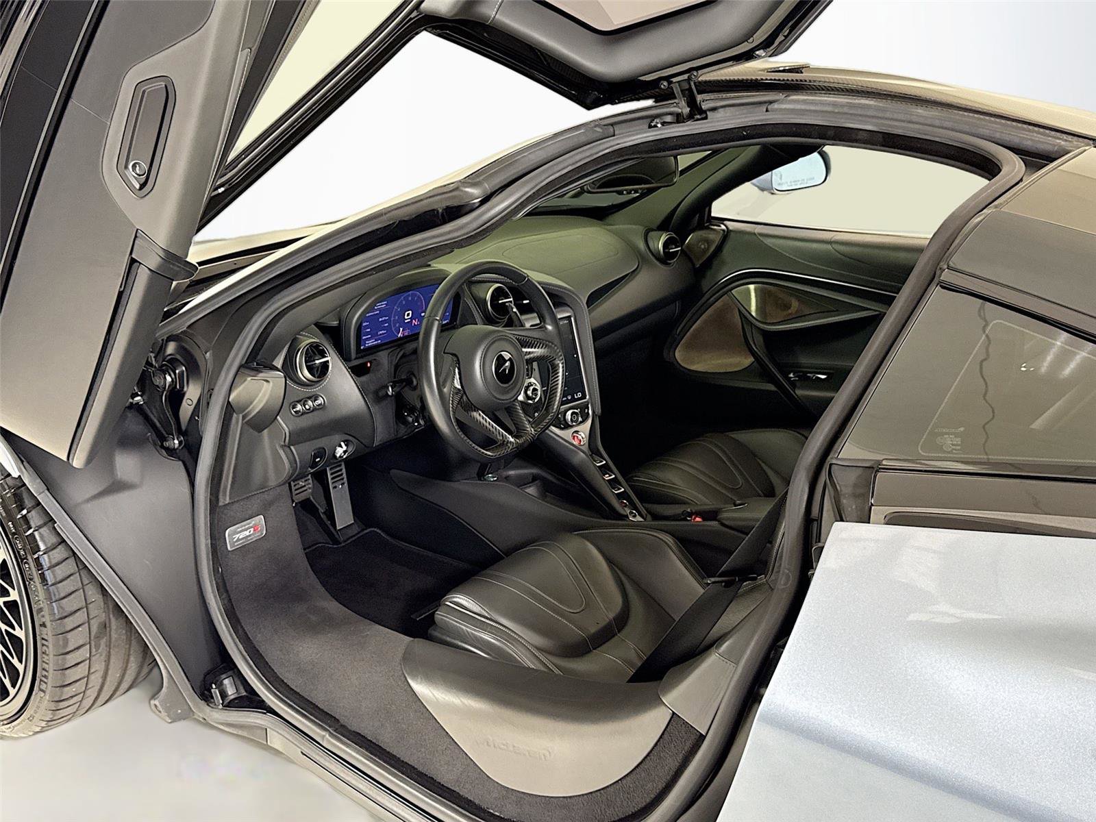 Used 2019 McLaren 720S photo 11