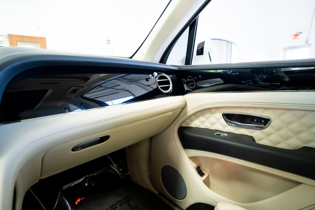 2021 Bentley Bentayga Plug-In Hybrid