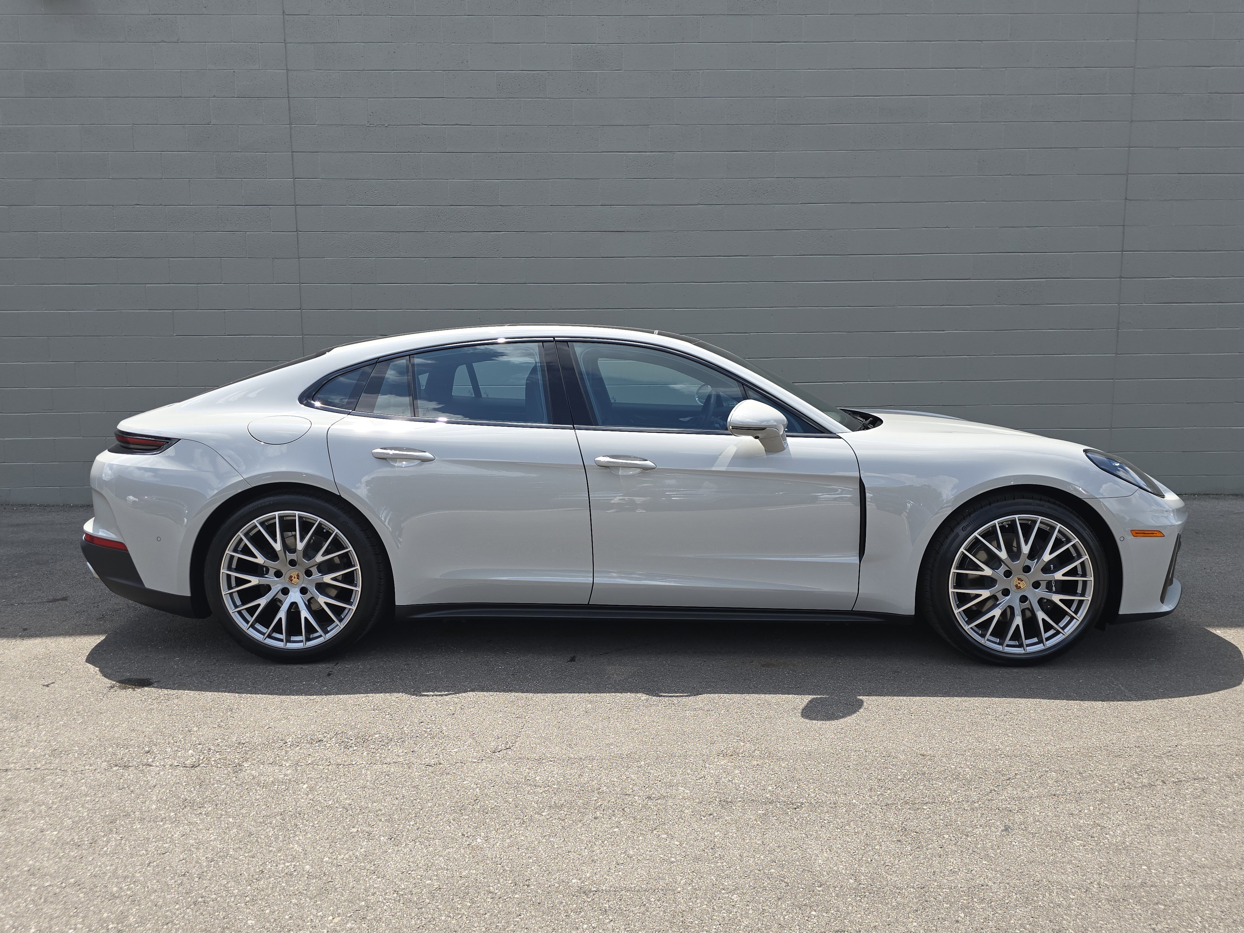 2025 Porsche Panamera 4