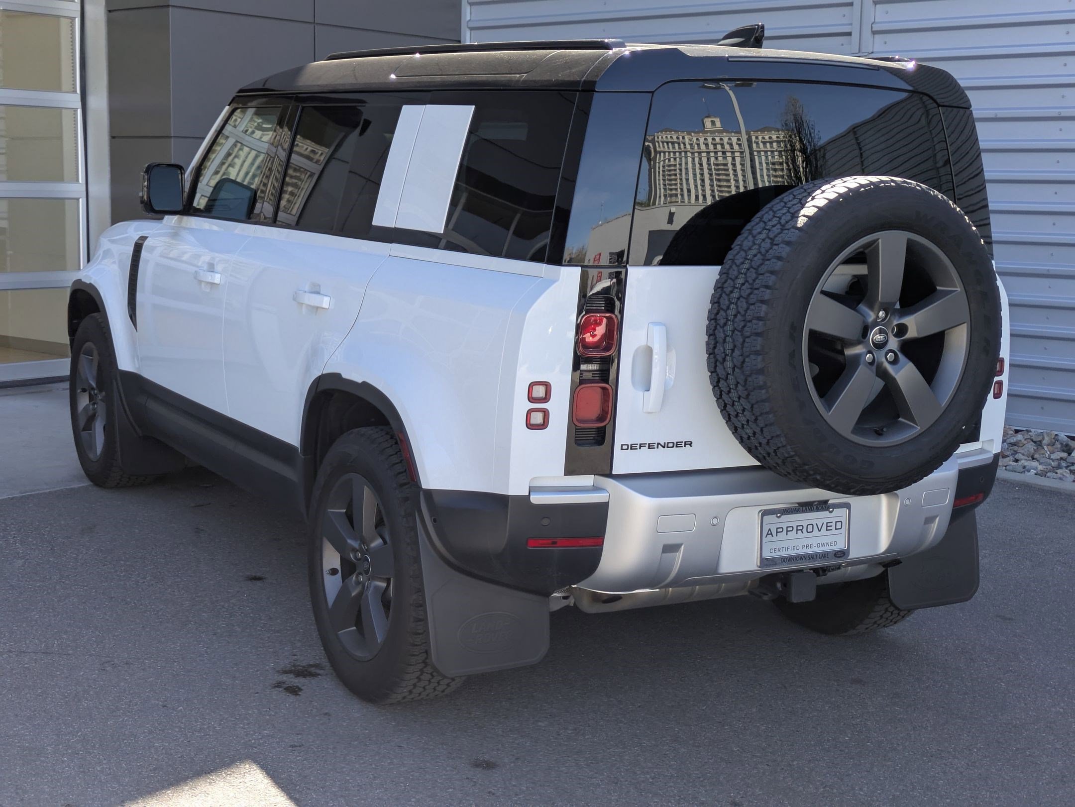 2025 Land Rover Defender 110 S