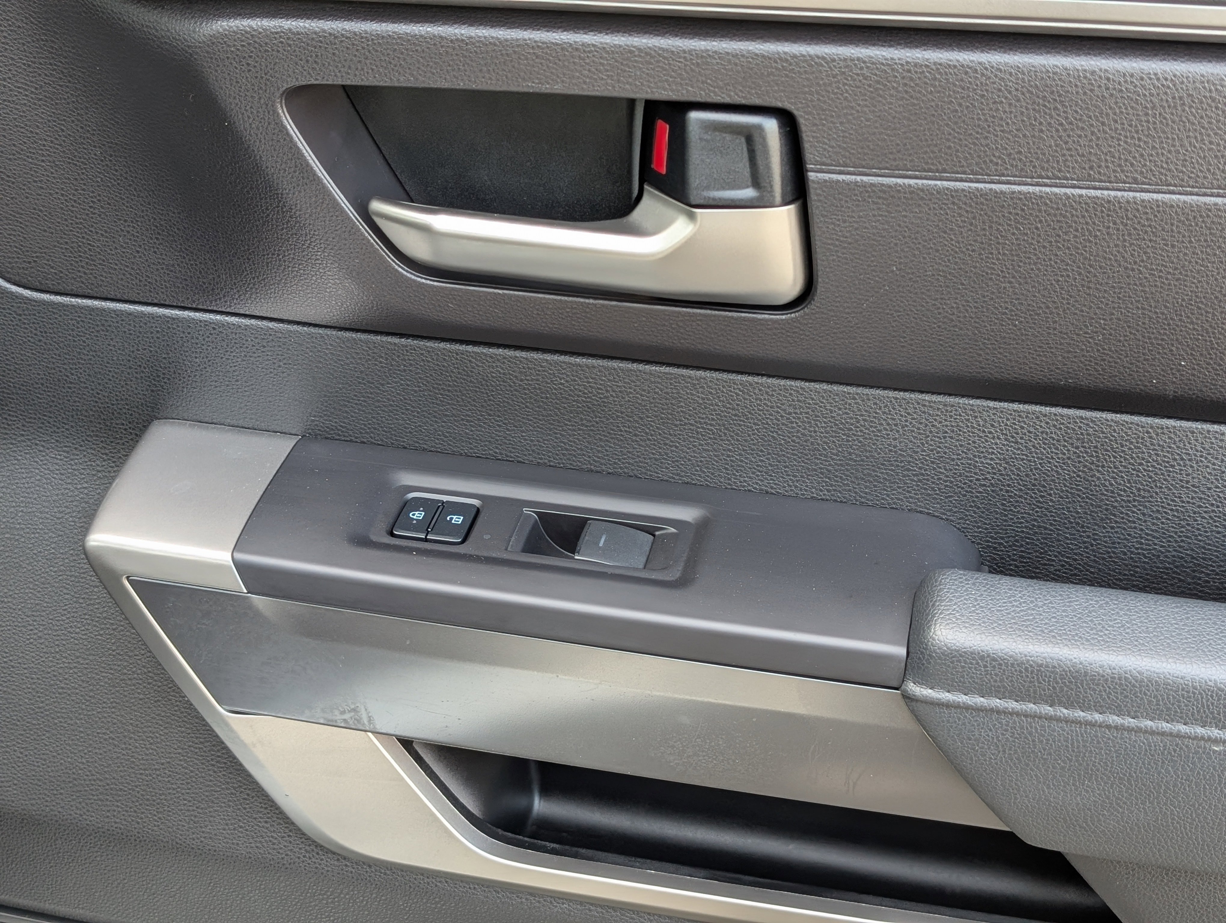 2023 Toyota Sequoia SR5