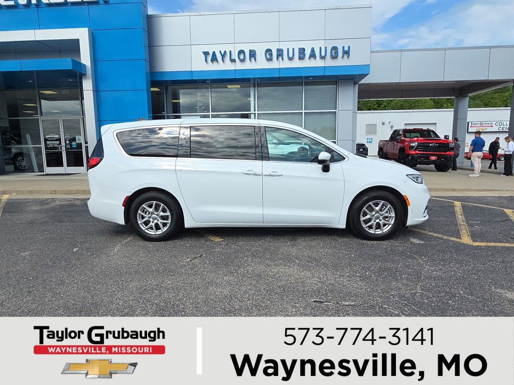 Used 2023 Chrysler Pacifica Touring-L