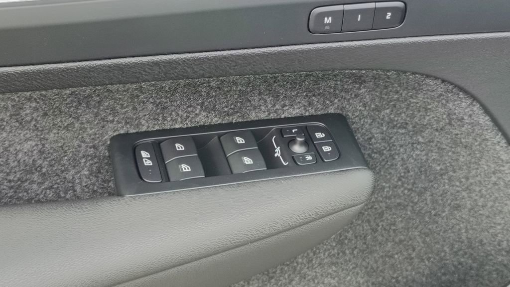 2026 Volvo Xc40 B5 Ultra