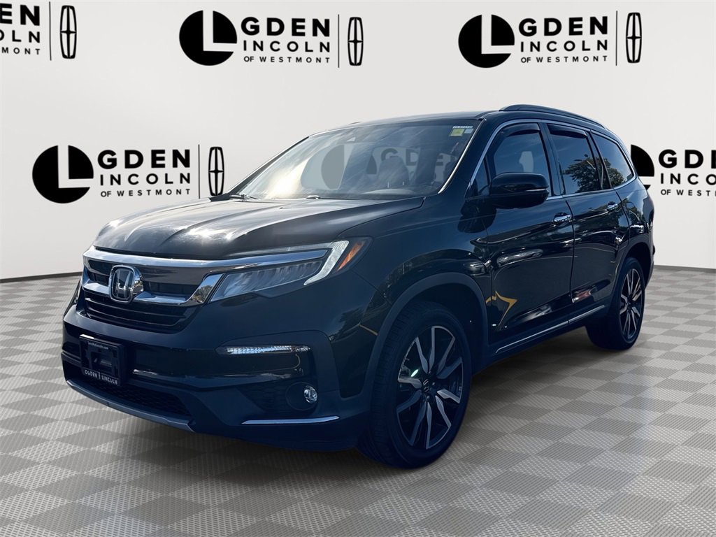 2019 Honda Pilot Touring w/Rear Captain's Chairs