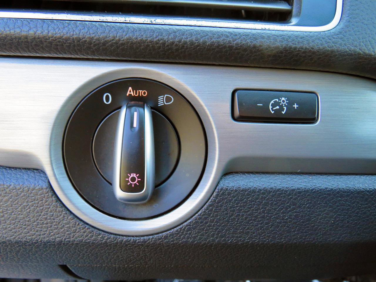 2014 Volkswagen Passat 1.8T SE