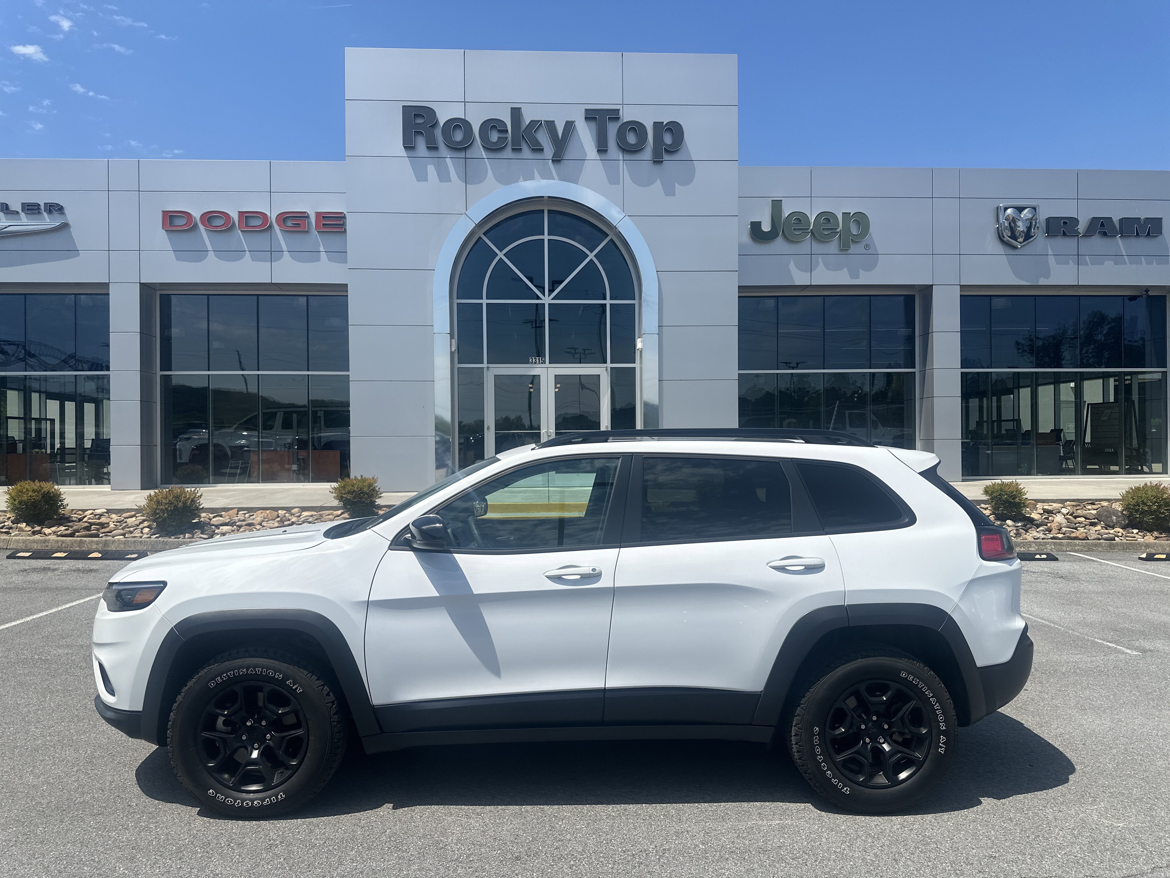 Used 2022 Jeep Cherokee Latitude w/ Sun & Sound Group