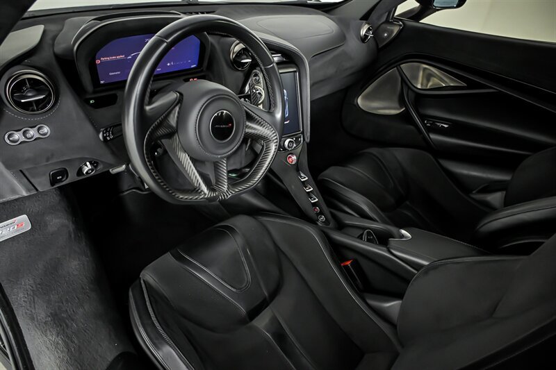Used 2018 McLaren 720S photo 21