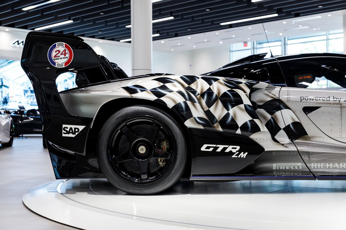 Used 2020 McLaren Senna photo 29