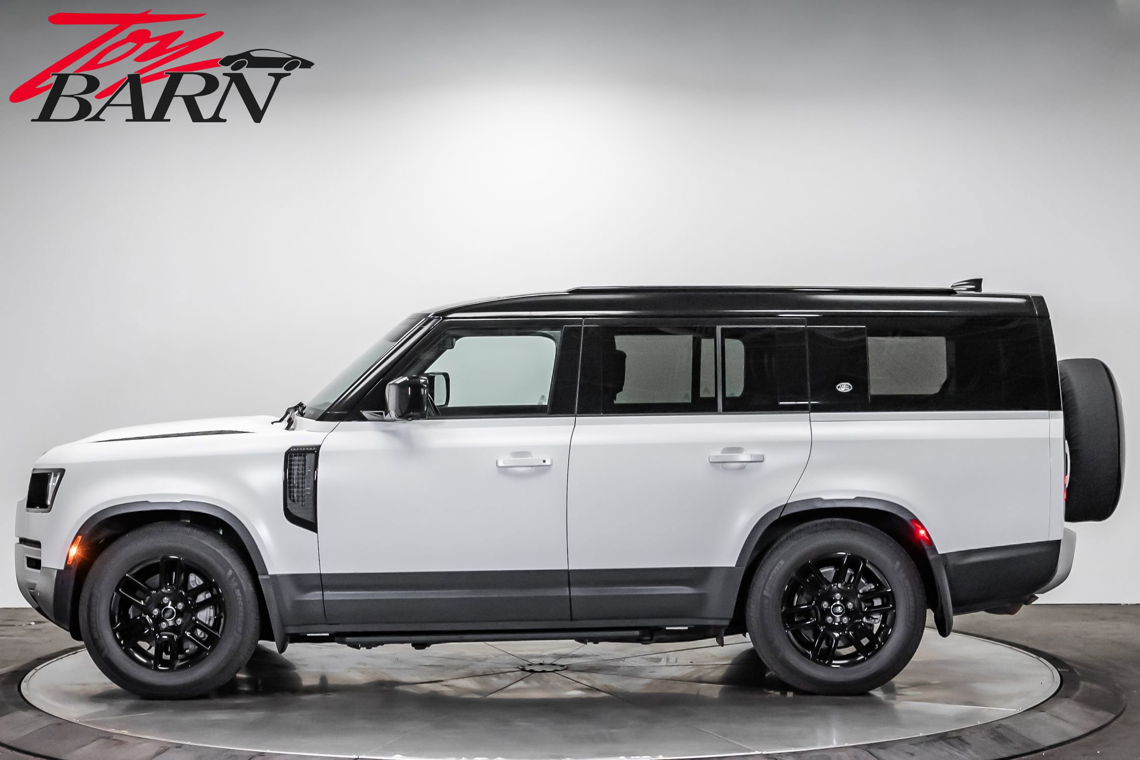 2023 Land Rover Defender 130 SE