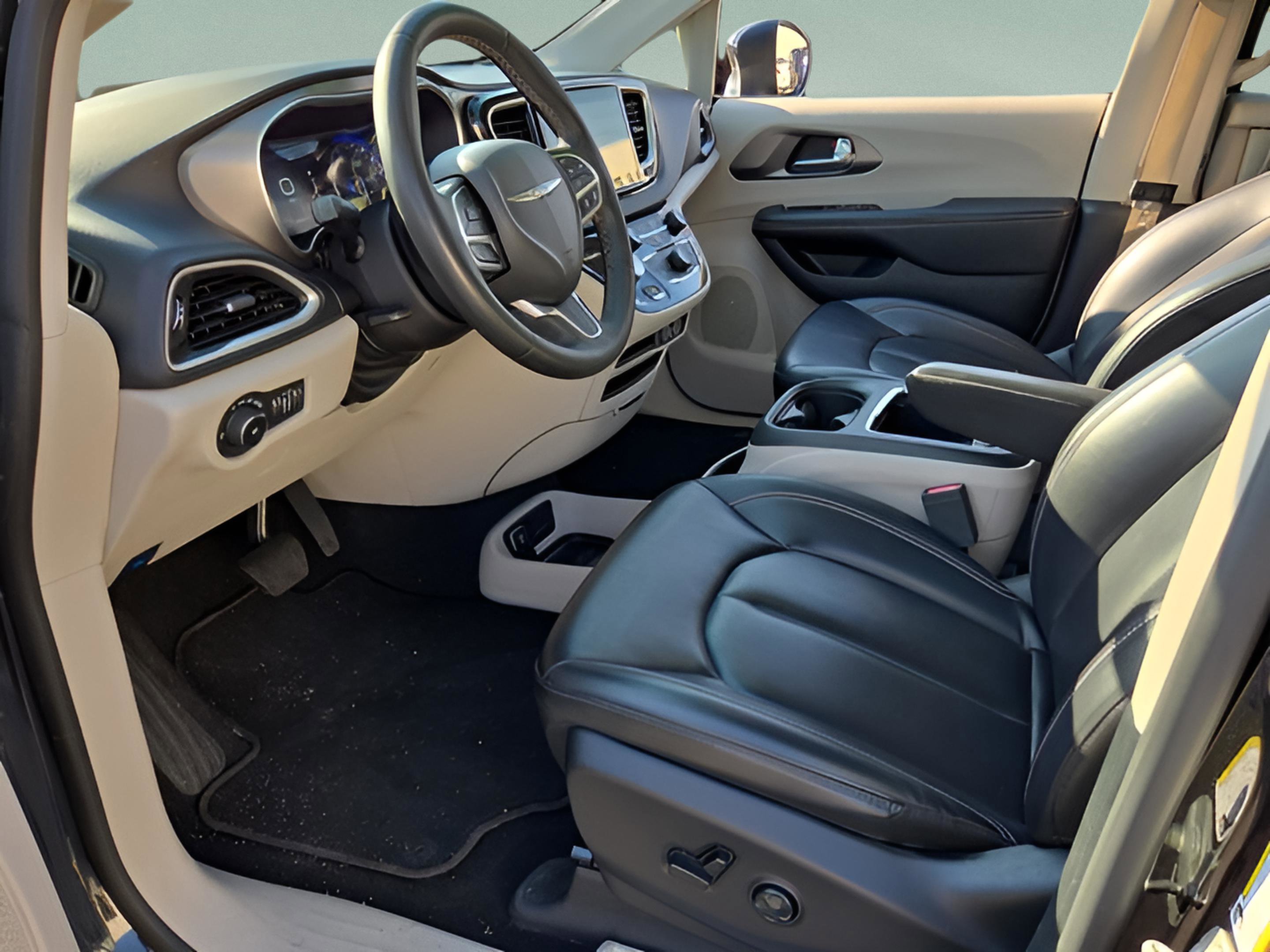 2023 Chrysler Pacifica Touring-L