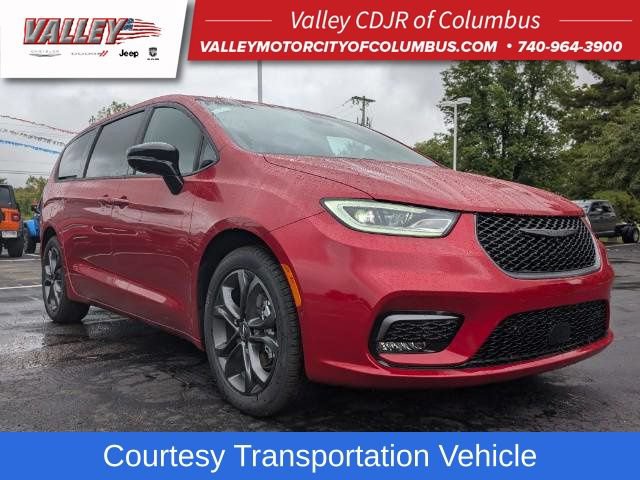 New 2026 Chrysler Pacifica Select