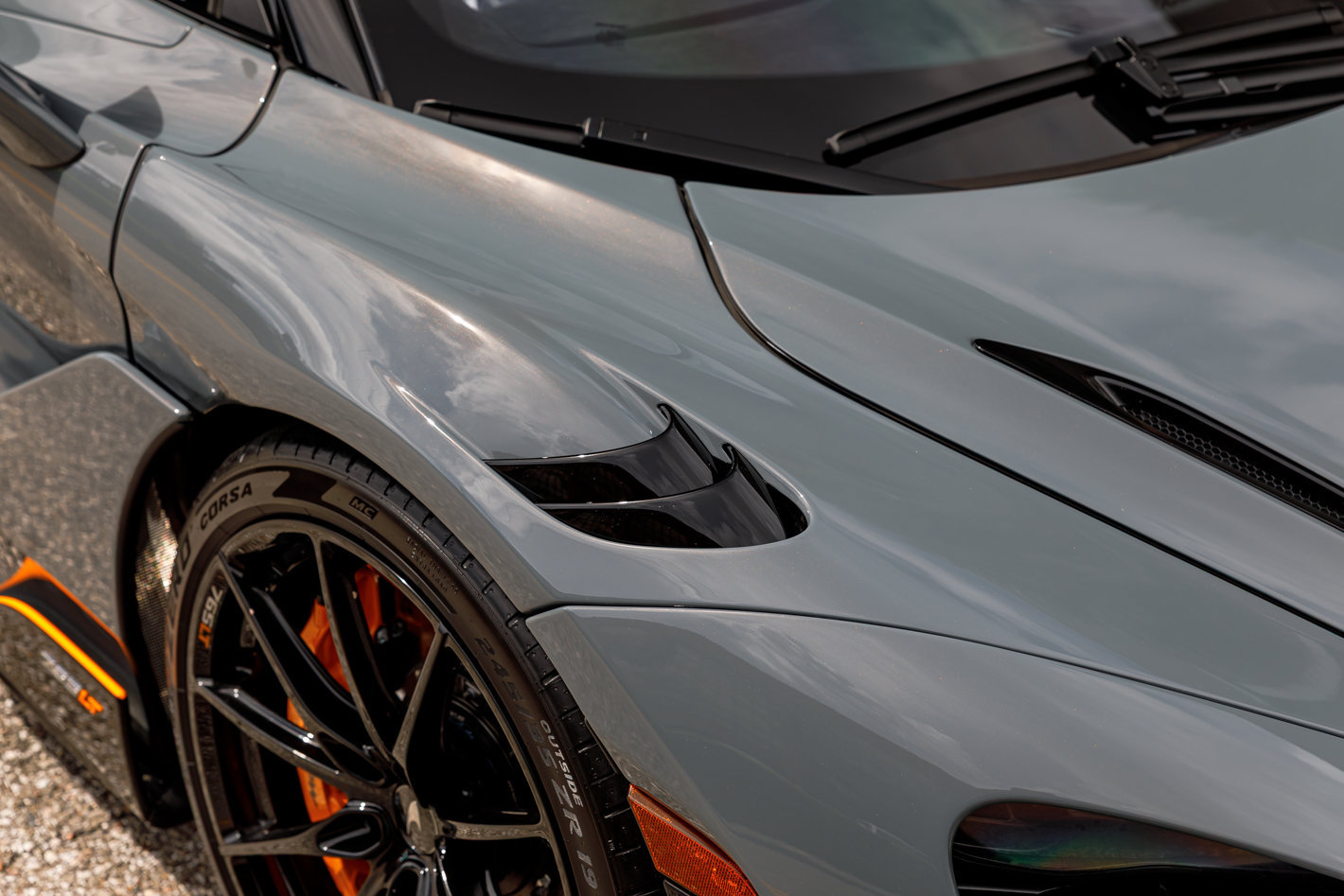 Used 2022 McLaren 765LT photo 24