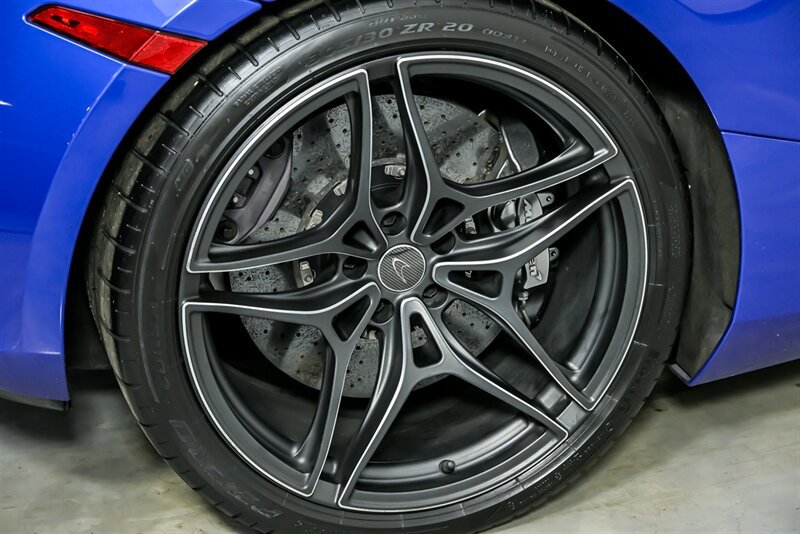 Used 2019 McLaren 720S Performance photo 16