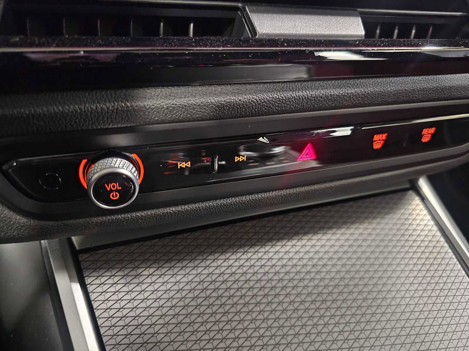 2025 BMW 330i xDrive Sedan