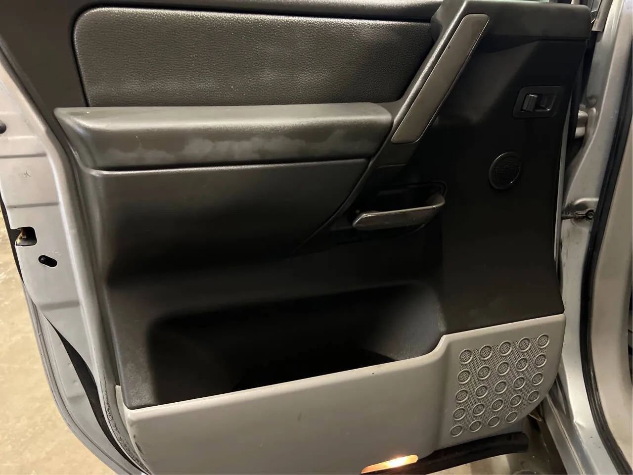 2004 Nissan Titan LE