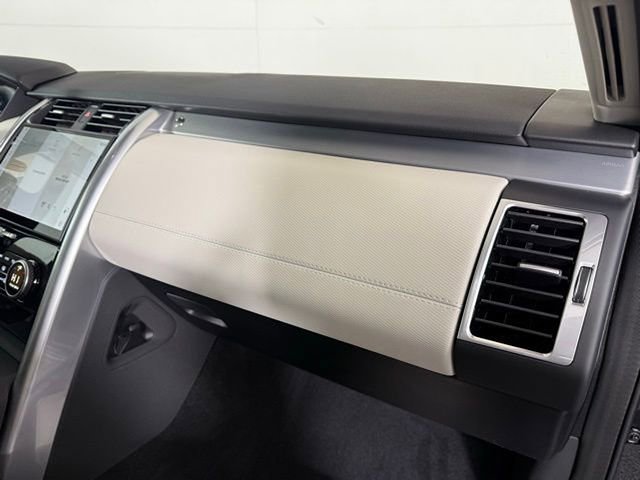 2025 Land Rover Discovery Dynamic SE