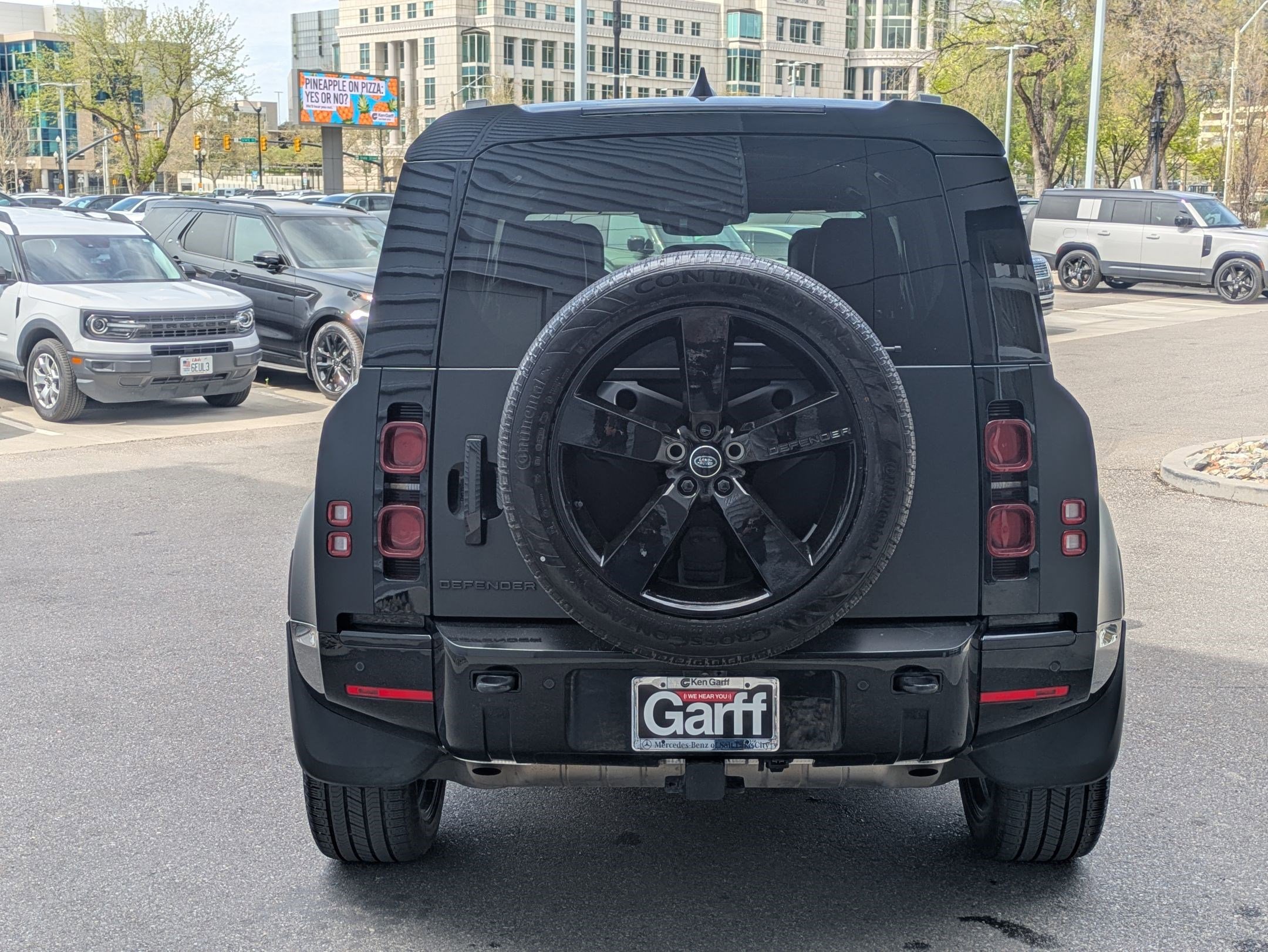 2025 Land Rover Defender 110 X-Dynamic SE