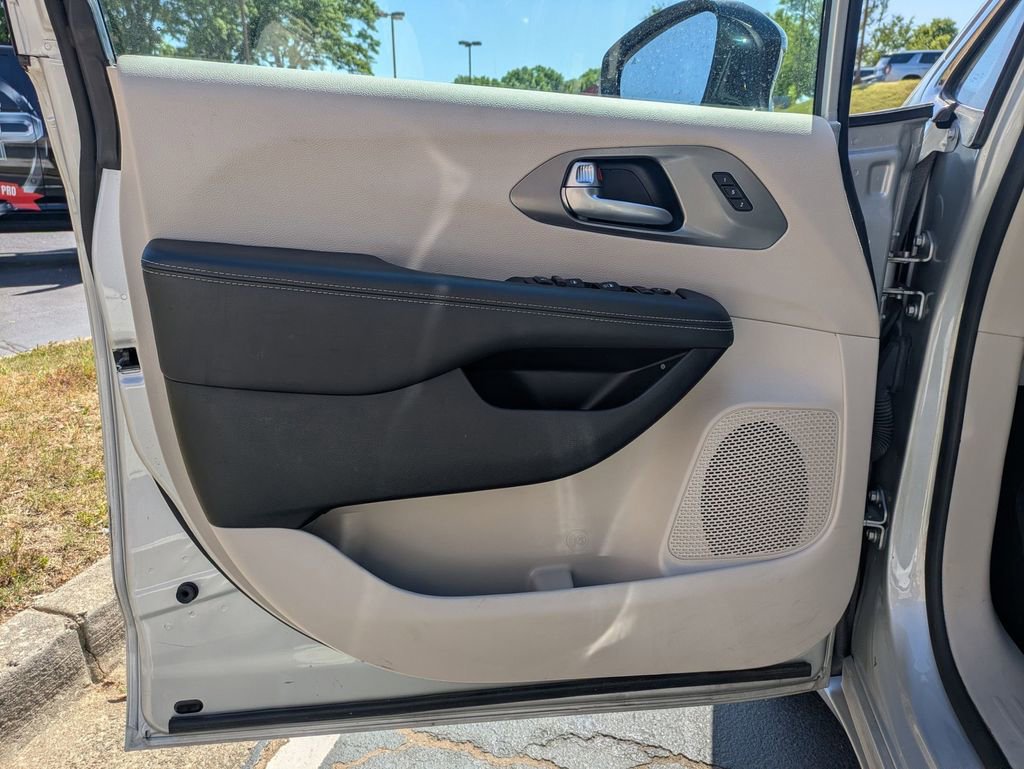 2024 Chrysler Pacifica Touring-L