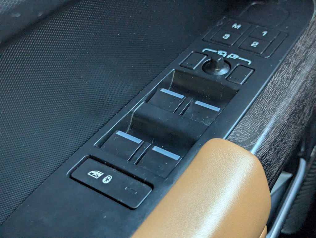 2023 Land Rover Defender 110 X-Dynamic SE