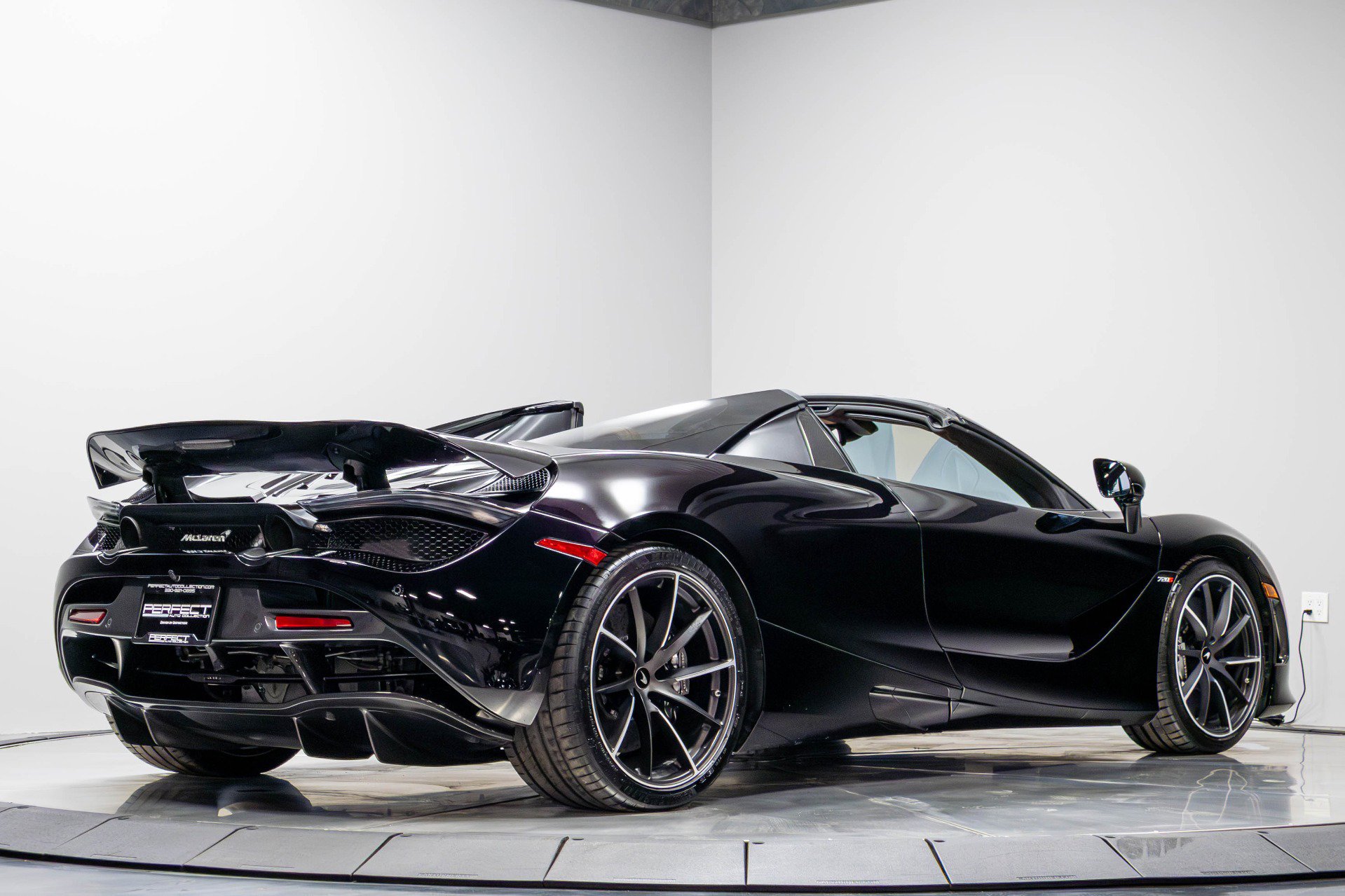 Used 2019 McLaren 720S Luxury photo 15
