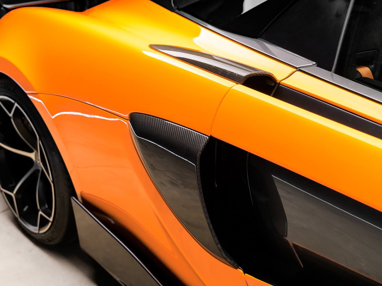 Used 2020 McLaren 600LT Spider photo 30