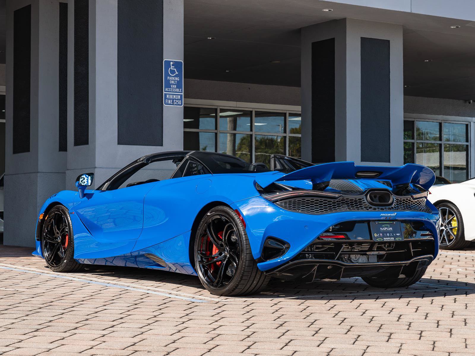 Used 2024 McLaren 750S Spider photo 35