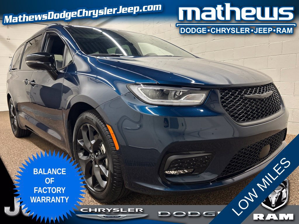 Used 2025 Chrysler Pacifica Limited w/ Trailer Tow Group