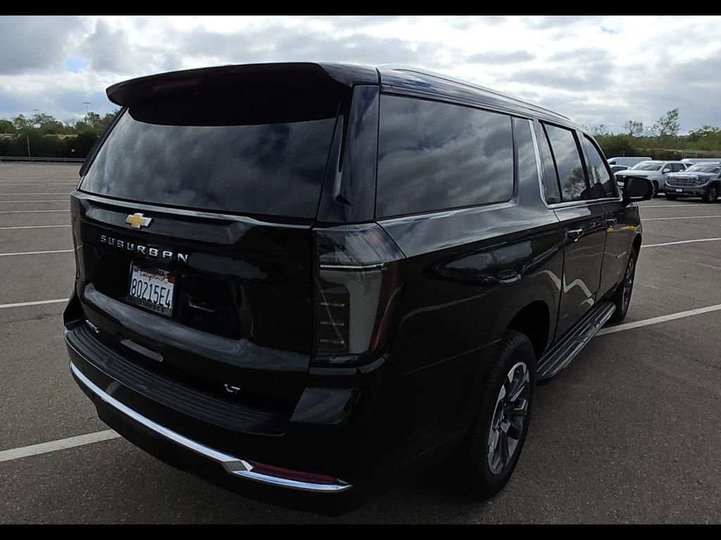 2025 Chevrolet Suburban LT
